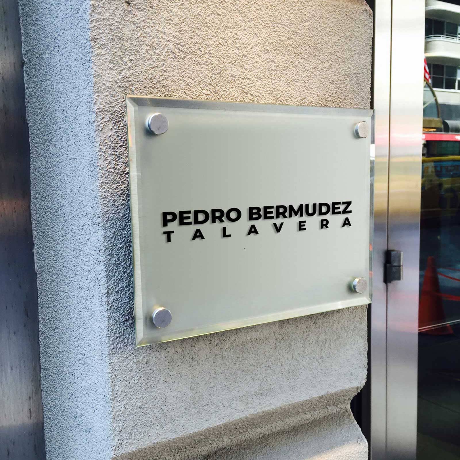 letreros en vidrio